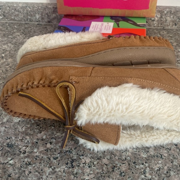 Minnetonka brand NEW with a tag leather uppers faux fur lining size 6 - Picture 11 of 12